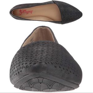 Dynamic Ballet Flats
